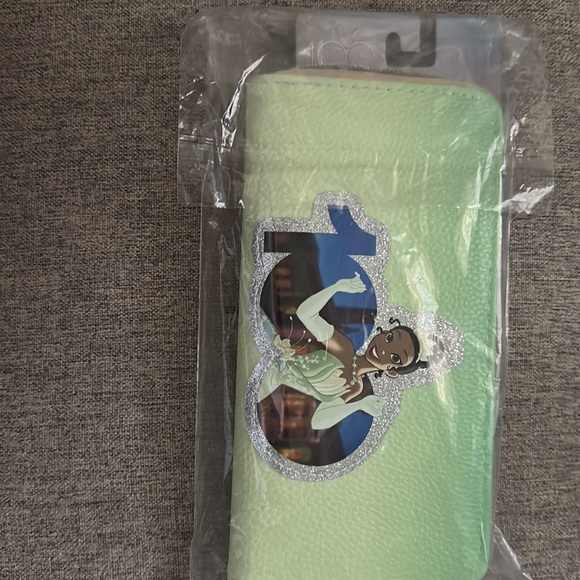 Limited Edition Tiana Zip Around wallet Disney 100 - Picture 6 of 6